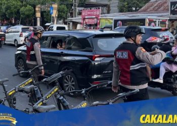 Personil Sat Samapta Polresta Manado melaksanakan Pos Cakalang (Polisi Cegah Kemacetan dan Pelanggaran) di pagi hari