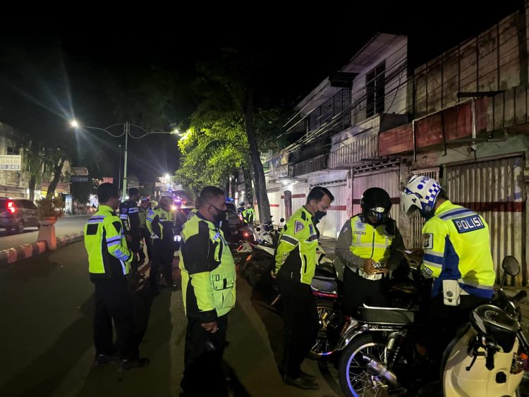 Polres Probolinggo Kota berhasil amankan puluhan motor dan beberapa anak muda ketika melaksanakan kegiatan patroli antisipasi balap liar pada Sabtu (04/12/222) malam