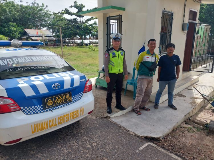 Sat Lantas Polres Bangka Barat melakukan pemantauan di obyek wisata