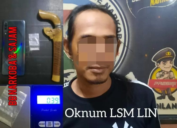 Ketua DPD Lembaga Investigasi Negara (LIN) yang tertangkap tangan oleh Petugas Kepolisian Satuan Narkoba Polres Gowa sedang membawa Narkoba jenis Sabu