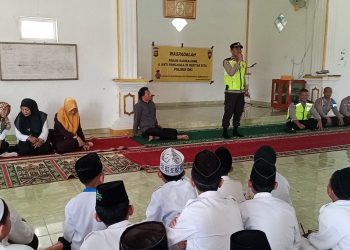 Kaurbinopsnal Sat Binmas Ipda Agus Masyudi SH sebagai penanggung jawab pelaksanaan telah melakukan penyuluhan dan sambang ke beberapa pondok pesantren