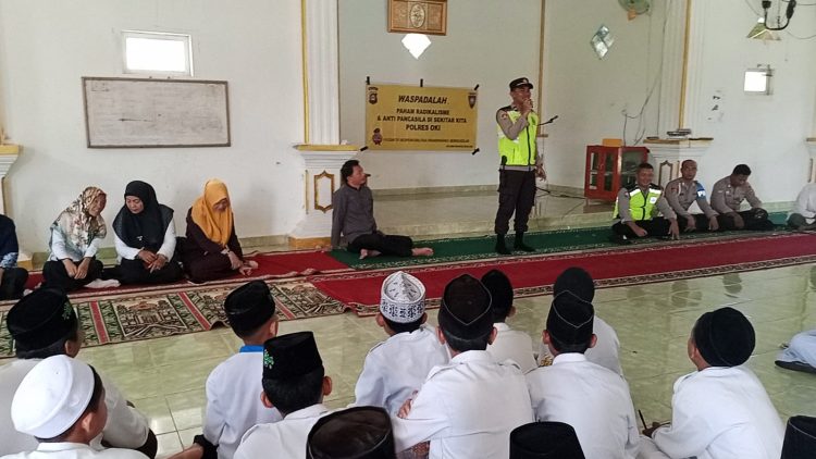 Kaurbinopsnal Sat Binmas Ipda Agus Masyudi SH sebagai penanggung jawab pelaksanaan telah melakukan penyuluhan dan sambang ke beberapa pondok pesantren