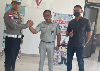 Kegiatan silaturahmi oleh I Komang Kerti, Penanggung Jawab Samsat Jasa Raharja Kabupaten TTU yang baru menggantikan Rama Donny S.Kom bertandang ke Kantor Satpas Sat Lantas Polres TTU