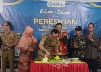 Peresmian sentral layanan universitas terbuka (UT) di Nias Barat