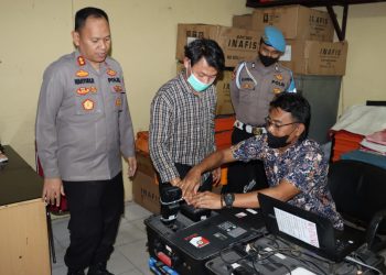 Kapolres Dairi AKBP Wahyudi Rahman, SH, S.I.K, MM bersama kasat Reskrim Polres Dairi AKP Rismanto J. Purba, SH, MH, MKn melakukan Kegiatan Pengecekan Pelayanan Publik Polres Dairi