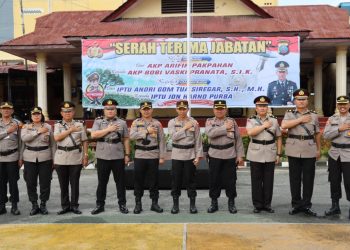 Kapolres Pematang Siantar AKBP Fernando SH S.I.K memimpin pelaksanaan serah terima jabatan (Sertijab), Kasat Intelkam Polres Pematang Siantar dari AKP Arifin Pakpahan kepada AKP Bobi Vaski Pranata S.I.K
dan Kapolsek Siantar Timur dari Iptu Andri G.T Siregar SH MH kepada Iptu Jhon Harno Purba