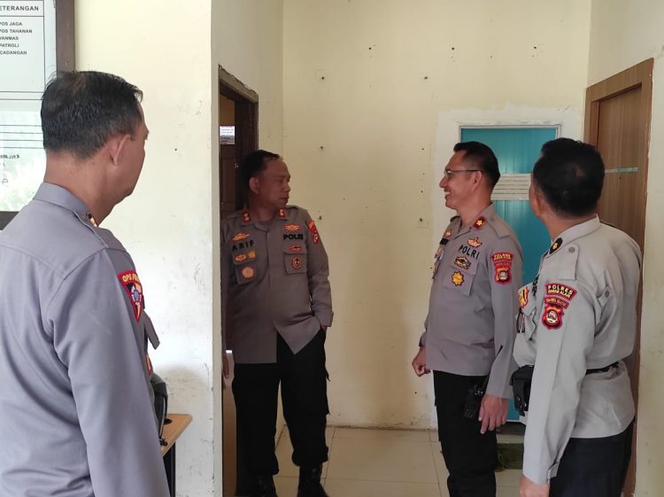 Kapolres Pagaralam Polda Sumsel, AKBP Arif Harsono S.I.K melakukan pengecekan ruang pelayanan pubik kepolisian