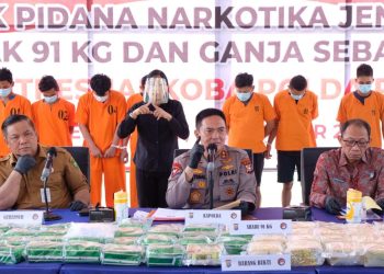 Kapolda Riau Pimpin Konferensi Pers Pungungkapan 91 Kg narkotika jenis sabu dan 25 Kg narkotika jenis ganja