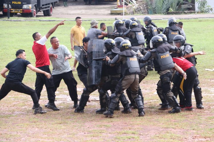 Kapolda Sumatera Selatan Irjen Pol. A. Rachmad Wibowo, S.I.K. membuka langsung Latihan Pembulatan Kemampuan Brimob Bintara Remaja Satbrimob Polda Sumsel Tahun 2022