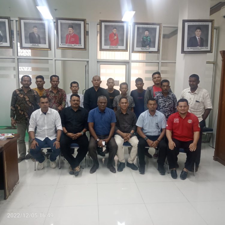 Masyarakat Dusun Buket Ceubrek, Gampong Meunye Tujoh, Kecamatan Pirak Timur, Kabupaten Aceh Utara lakukan audiensi dengan komisi 1 DPRK Aceh Utara