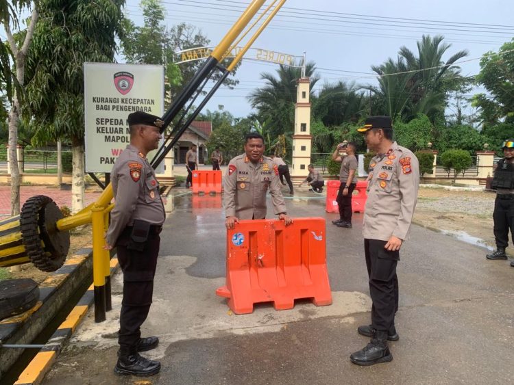 Kapolres Aceh Utara AKBP Riza Faisal, S.I.K., M.M melakukan Inspeksi Mendadak (Sidak) di Penjagaan Mako Polres Aceh Utara