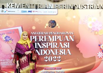 Ketua Pengurus Wilayah Ikatan Pengusaha Muslimah Indonesia (IPEMI) Sumatera Selatan, Dra. Hj. Musiawati, MM., meraih Penghargaan sebagai Perempuan Inspirasi Indonesia (PII) Tahun 2022