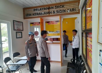Wakapolres Bangka Barat Kompol Andri Eko Setiawan, SIK langsung mengecek unit pelayanan SKCK dan SPKT