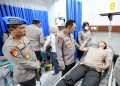 Kapolri Jenderal Listyo Sigit Prabowo menjenguk masyarakat dan personel polri yang menjadi korban peristiwa bom bunuh diri Mapolsek Astana Anyar