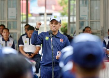 Pj Wali Kota Sabang, Reza Fahlevi melepas kontingen Sabang mengikuti Pekan Olahraga Aceh (PORA) XIV Pidie