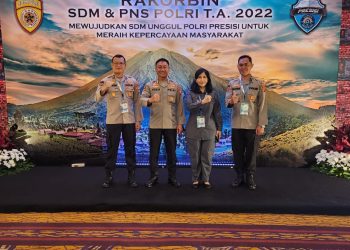 Karo SDM Polda Sumsel Kombes Pol Ucu Kuspriyadi SIK MH MSI bersama Kabag Psikologi Kompol Suparyono M.Psi Kabag Watpers diwakili Kompol Sabur S Ag dan Ketua Korpri Polda Sumsel Drg Yasmika.MM menghadiri kegiatan Rakorbin SDM dan Rakorbin PNS Polri TA 2022