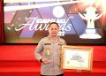 Kapolres Dairi AKBP Wahyudi Rahman, SH, S.I.K,MM menerima piagam penghargaan sebagai Juara 5 (lima) se Indonesia Kompolnas Awards