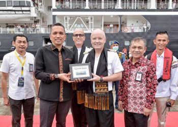 Pj Wali Kota Sabang, Reza Fahlevi bersama BPKS dan stakeholder terkait menyambut kedatangan kapal pesiar MV Azamara Quest, di Pelabuhan CT3 BPKS Sabang