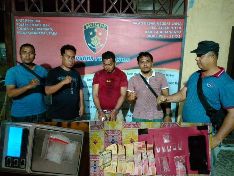 Personil Team Khusus Anti Bandit (Tekab) Unit Reskrim Polsek Bilah Hilir, Polres Labuhanbatu, meringkus seorang tersangka pengedar narkotika jenis sabu-sabu