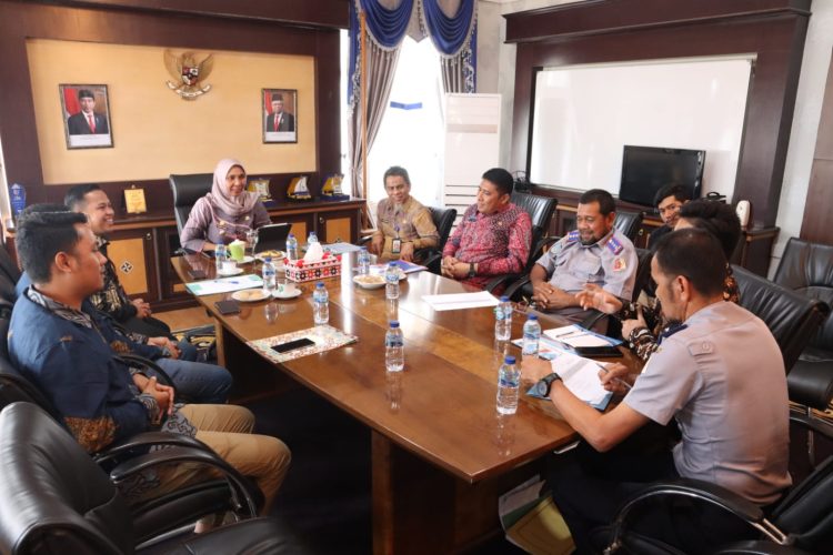 Pj Bupati Nagan Raya Fitriany beraudiensi dan silaturahmi dengan perusahaan Pembangkit Listrik Negara (PLN) di Ruang Kerja Bupati, Kompleks Perkantoran Suka Makmue