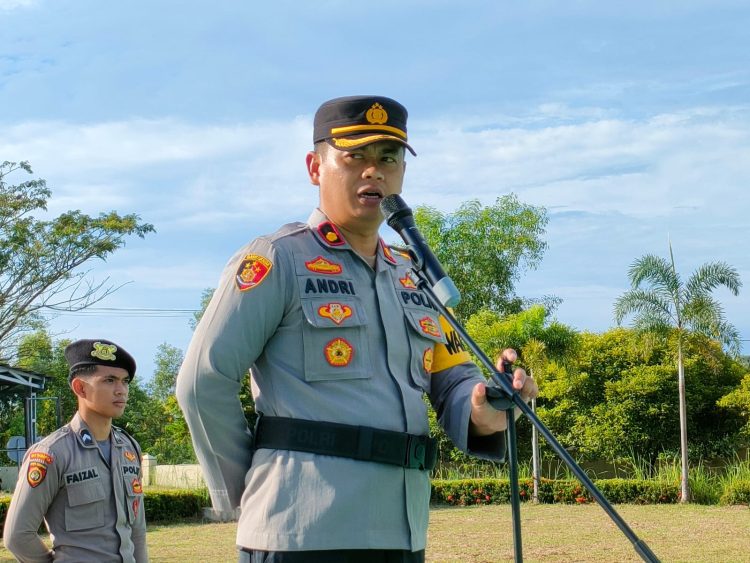 Apel pagi di halaman Mapolres Bangka Barat yang yang dipimpin oleh Wakapolres Bangka Barat Kompol Andri Eko Setiawan