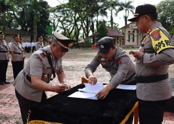 Kapolres Nias AKBP Luthfi, S.I.K. memimpin Upacara Serah Terima Jabatan Waka Polres Nias, Para Kabag, Kasat dan Kapolsek