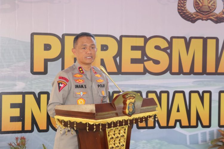 Kapolda Kaltim Irjen Pol Drs. Imam Sugianto, M.Si, meresmikan Posko Pengamanan Ibu Kota Negara Nusantara Kelurahan Bukit Raya Kecamatan Sepaku