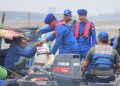 Sat Pol Airud Polres Dumai melaksanakan Bhakti Sosial Polisi Humanis dengan membagikan belasan paket bantuan sosial (bansos) kepada para nelayan disekitar perairan Kota Dumai