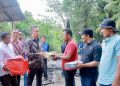 Pj Wali Kota Sabang menyalurkan bantuan tanggap bencana berupa sembako dan perlengkapan sehari-hari lainnya kepada warga korban kebakaran