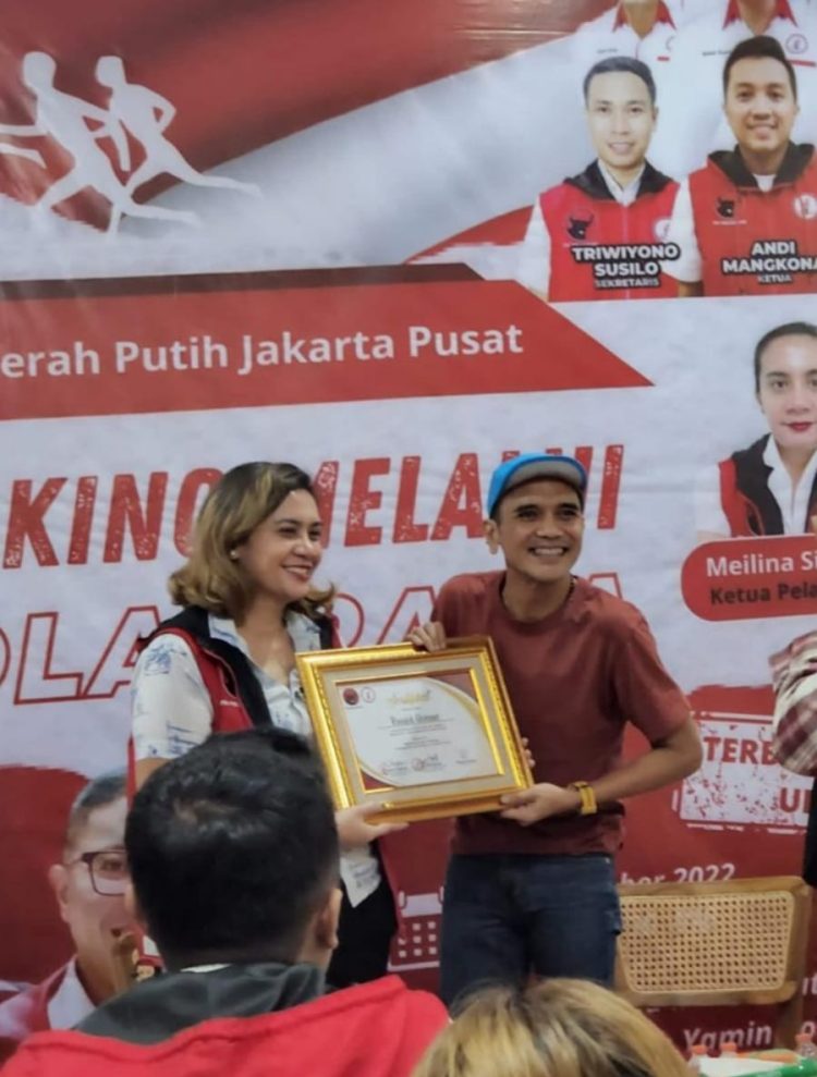 Meilina Siregar (kiri) bersama dengan Rinaldi Usman (kanan)