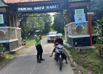 Sat Lantas polres Bangka Barat melaksanakan giat patroli rutin pada siang hari dengan menyusuri sepanjang jalan
