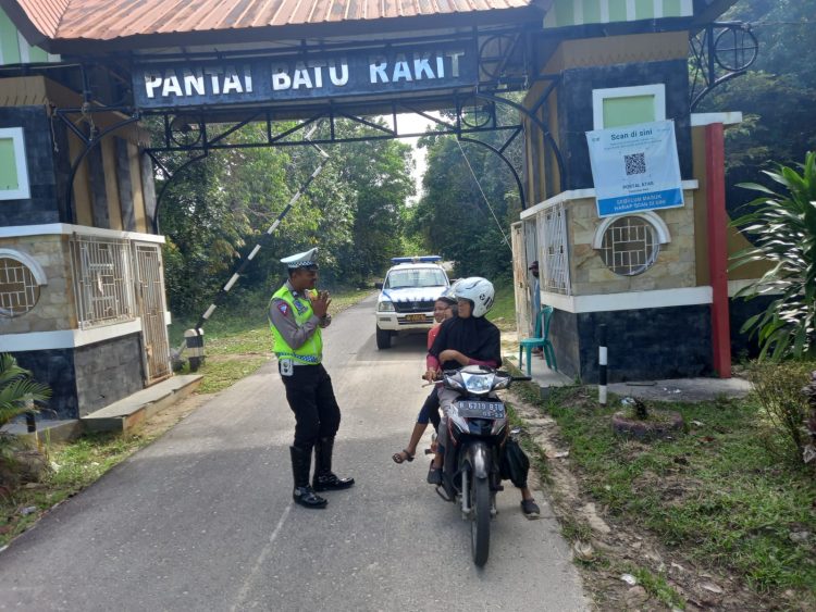 Sat Lantas polres Bangka Barat melaksanakan giat patroli rutin pada siang hari dengan menyusuri sepanjang jalan