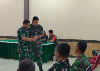 Pjs Pasipers Kodim 0103/Aut Letda Caj D Munte berikan sosialisasi aplikasi ETWPAD yang dilaksanakan di ruang Aula Saptamarga