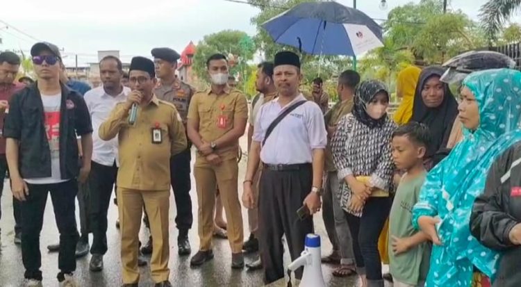 Massa mengatasnamakan diri Koalisi Masyarakat Pejuang HAM dan Keadilan, hari ini menggelar aksi memperingati hari HAM sedunia