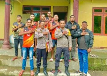 Kapolsek Mauponggo - Polres Nagekeo, Ipda. Yakobus K. Sanam, S.H didampingi Kanit. Intelkam, Bripka. Djibrael Wilapau dan Bhabinktibmas Kelurahan Mauponggo, Brigpol. Junaidin Asyari melakukan safari Kamtibmas ke Kampung Buru, Desa Waewolo