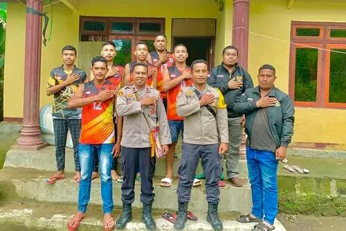 Kapolsek Mauponggo - Polres Nagekeo, Ipda. Yakobus K. Sanam, S.H didampingi Kanit. Intelkam, Bripka. Djibrael Wilapau dan Bhabinktibmas Kelurahan Mauponggo, Brigpol. Junaidin Asyari melakukan safari Kamtibmas ke Kampung Buru, Desa Waewolo