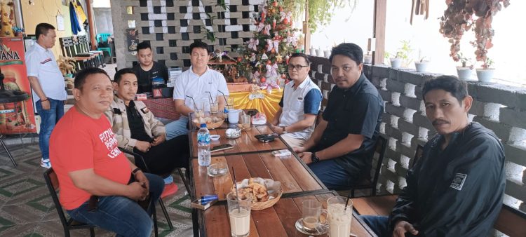 Wakil ketua Komisi II Bidang Perekonomian Geraldi Mantiri SE, ketika bersua dengan pimpinan komisariat Pasar Asosiasi Pedagang Pasar Seluruh Indonesia – APPSI Bitung