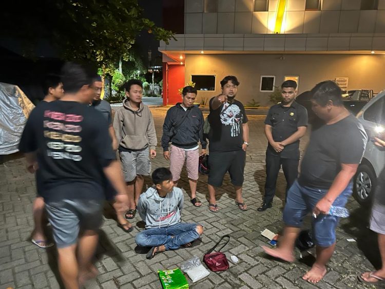 Personil Ditresnarkoba Polda Kalimantan Timur berhasil menggagalkan peredaran 1 kg sabu-sabu dengan menangkap satu orang terduga pengedar barang haram