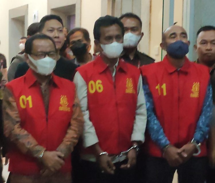 Jaksa Penyidik Bidang Pidana Khusus (Pidsus) Kejati Sumsel menetapkan tiga orang tersangka atas dugaan korupsi Program Selamatkan Rawa Sejahterakan Petani (SERASI)