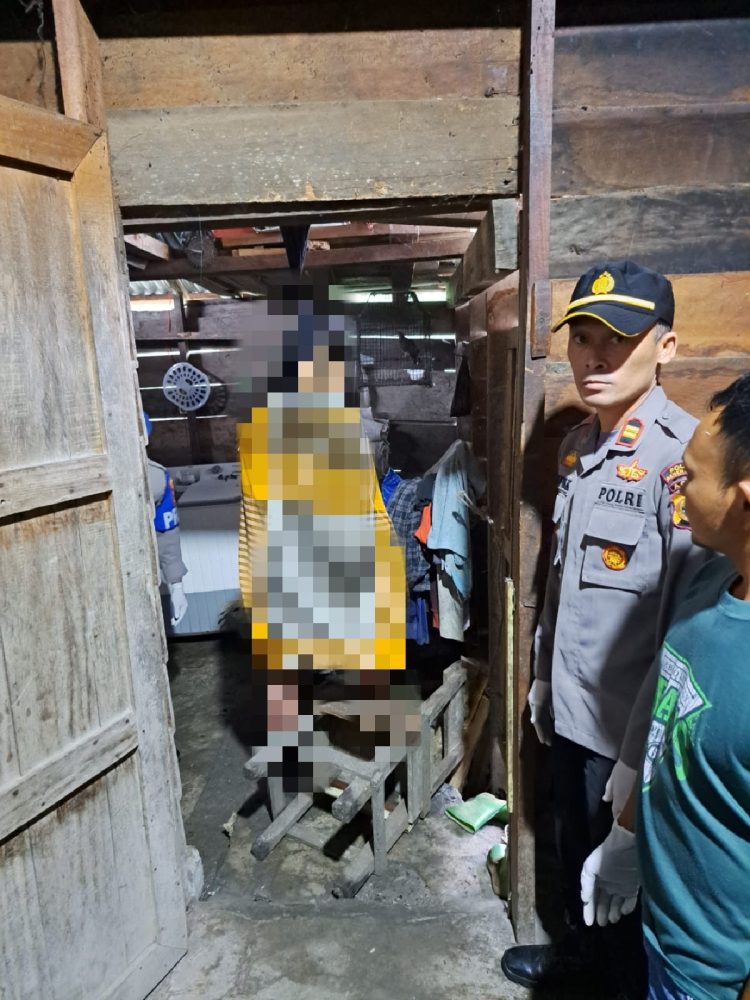 Ismaini gadis yang berumur 23 tahun warga Kampung Timur Jaya, Kecamatan Permata Kabupaten Bener Meriah, di temukan meninggal dunia akibat gantung diri