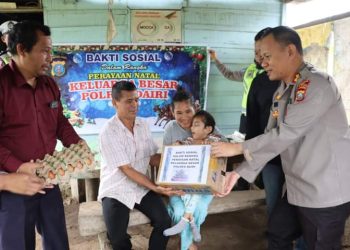 Kapolres Dairi AKBP Wahyudi Rahman, S.H, S.I.K, M.M memberikan bantuan berupa sembako kepada Masyarakat Kurang Mampu dan penyandang Disabilitas