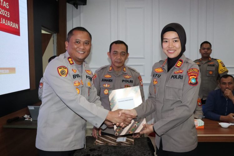 Kegiatan penandatanganan Pakta Integritas dan penyusunan rendisgar t.a 2023 Polresta Pangkalpinang dan Polsek Jajaran