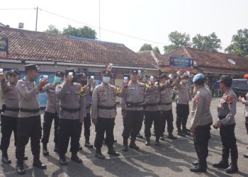 Tes urine secara mendadak kepada anggota Bhabinkamtibmas Polsek Jajaran Polres Tegal untuk mencegah penyalahgunaan Narkoba