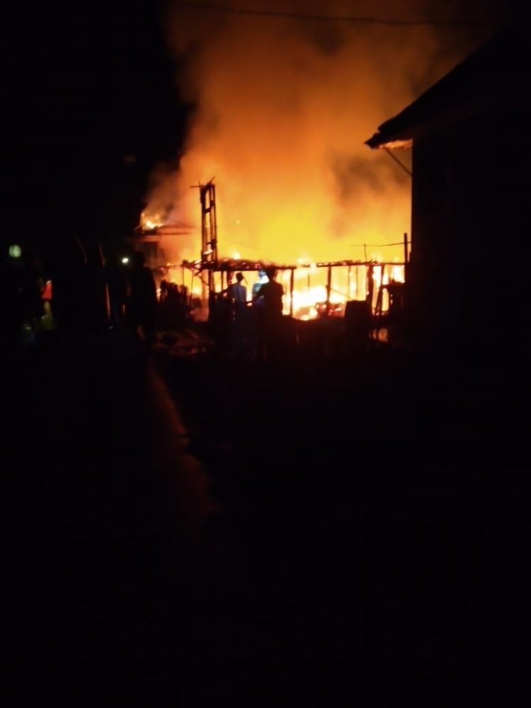 Lima unit rumah warga di Desa Talang Leban, Kecamatan Batang Hari Leko, Kabupaten Musi Banyuasin, ludes terbakar