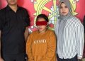Seorang wanita dewasa terduga pelaku tindak pidana penculikan anak bayi (tengah) yang terjadi pada hari kamis 15 Desember 2022 pukul 15.30 wib di kantor BPJS jalan Sisingamangaraja kecamatan Sidikalang