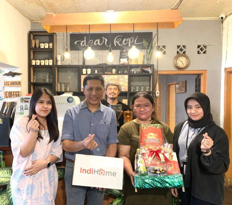 GM Witel Sumut HB Handoko (biasa disapa Om Hans ) didampingi Theresia Siburian (OFF 2 CRM & Customer Leveraging), lakukan kunjungan kepada pelanggan HVC (High Value Customer)