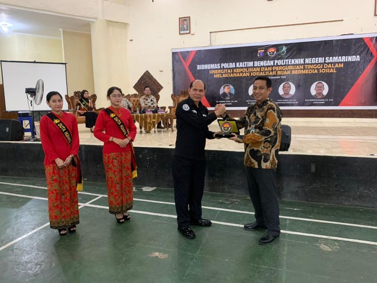 Bidhumas Polda Kaltim Laksanakan Sosialisasi tentang pentingnya bijak dalam bermedia sosial di Politeknik Negeri Samarinda