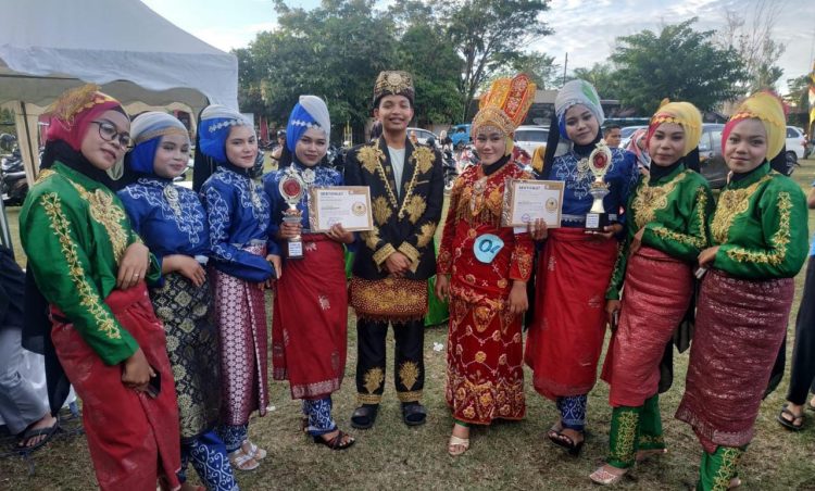 Disdikbud Kabupaten Aceh Singkil, menggelar Festival Seni Tradisional pada 13 sampai 16 Desember 2022 di Lapangan Alun-Alun Singkil
