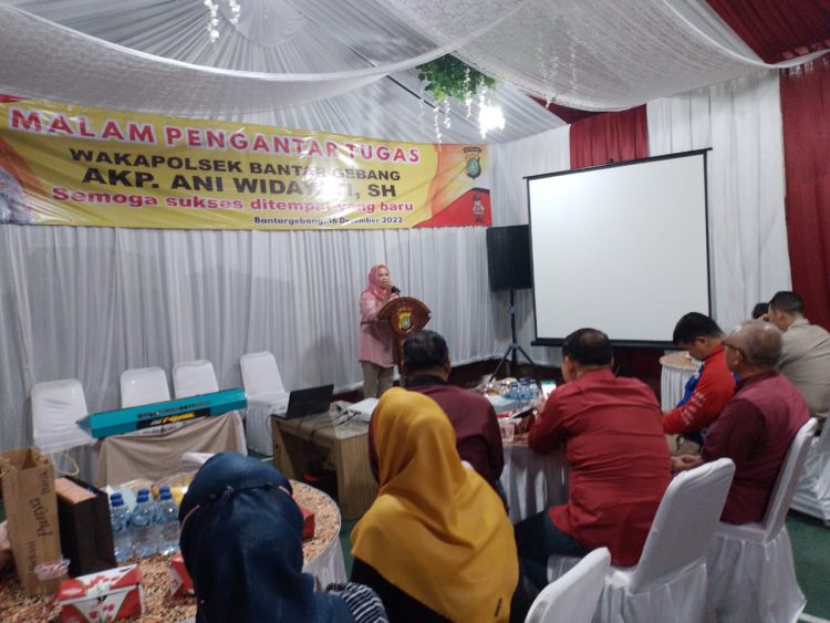 Acara malam pengantar tugas Wakapolsek Bantar Gebang AKP Ani Widayati SH yang diselenggarakan dikomplek Mapolsek Bantar Gebang