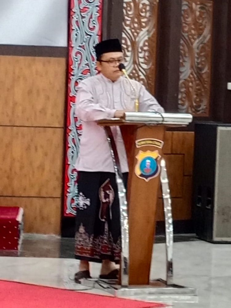 Kyai Khambali Pengurus Harian BPET MUI Pusat yang juga Ketua Umum Gema Santri Nusa